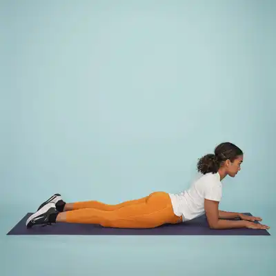 حرکت پلانک روی زانو